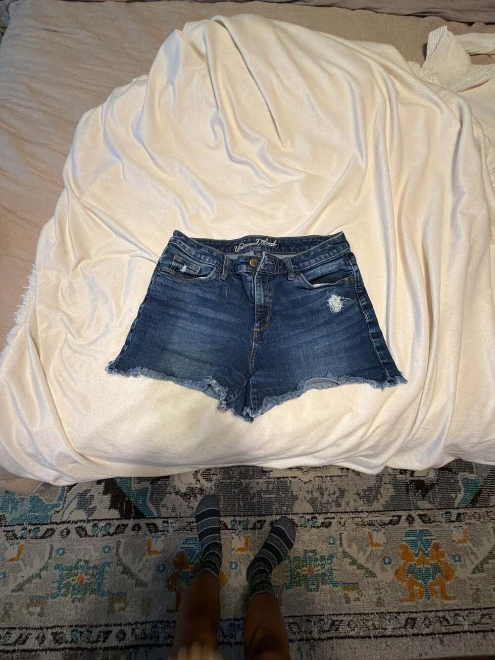 Universal Thread Womens Denim Distressed Frayed Hem Blue Jean Shorts Size 6/28R